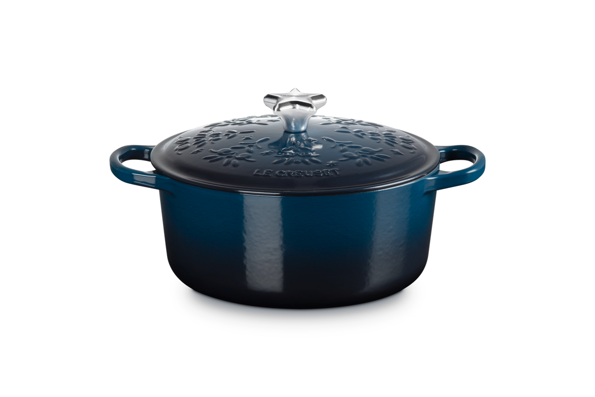 Le Creuset - Noël Collection Holiday Tree Signature Round Dutch Oven with Gold Star Knob