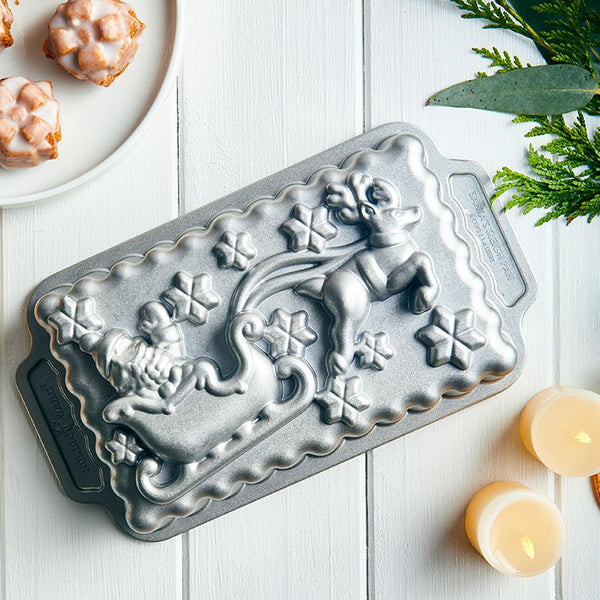 Nordic Ware - Santa's Sleigh Loaf Pan